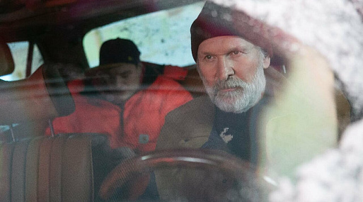 Ищущий славы рэпер перемещается в 90-е в трейлере фильма «Быть»