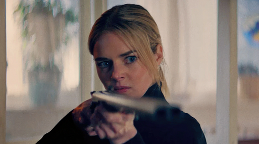 Самара Уивинг и Джейсон Сигел в трейлере чёрной комедии «Только через твой труп»